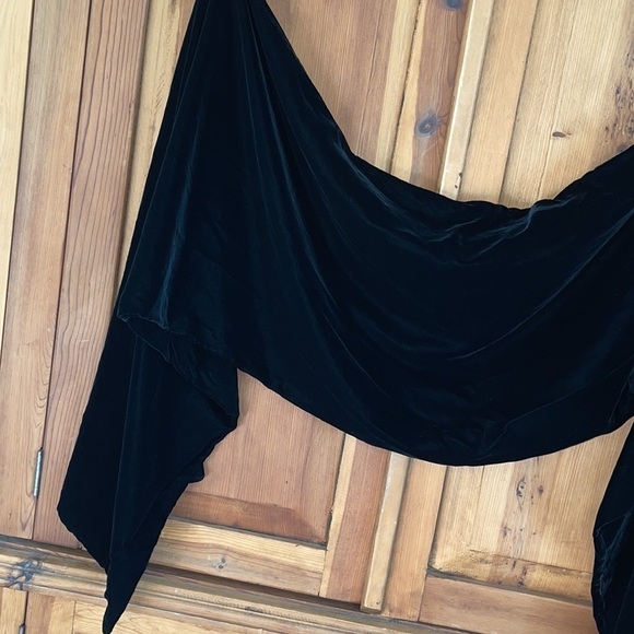 BLACK ALEXANDRA LUXURY VELVET STOLE LA JOLLA, CALIFORNIA - Picture 4 of 15